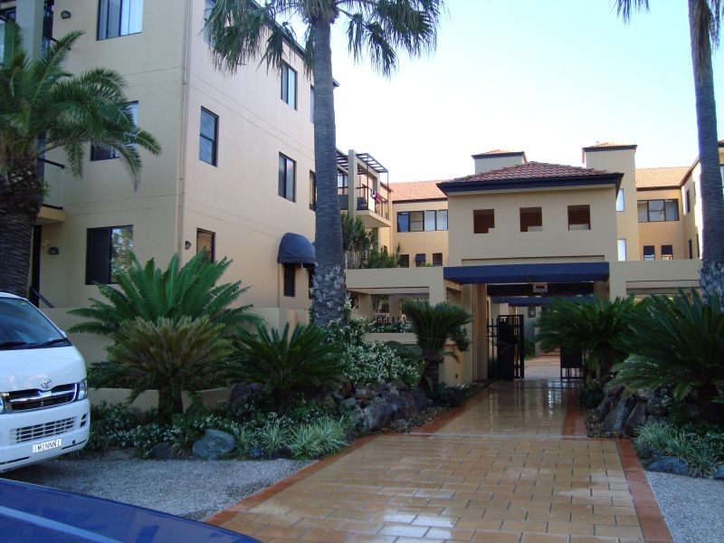 24 Slayter Avenue, Bundall QLD 4217