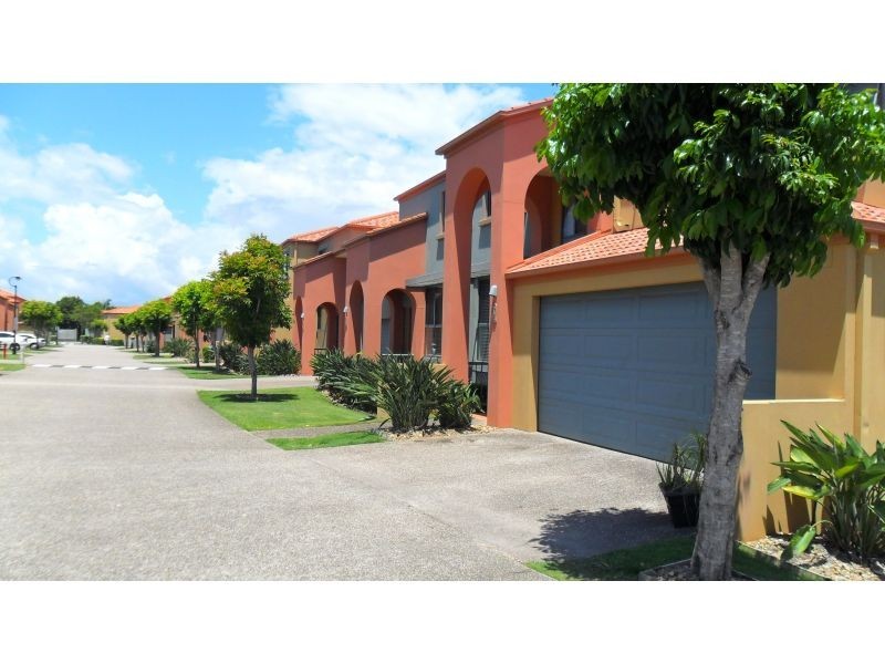 20 Fairway Drive, Clear Island Waters QLD 4226