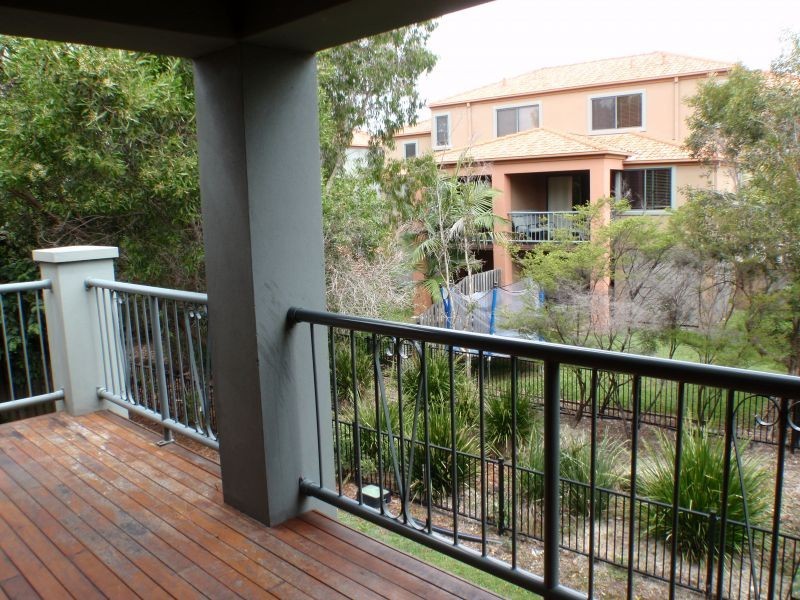 20 Fairway Drive, Clear Island Waters QLD 4226
