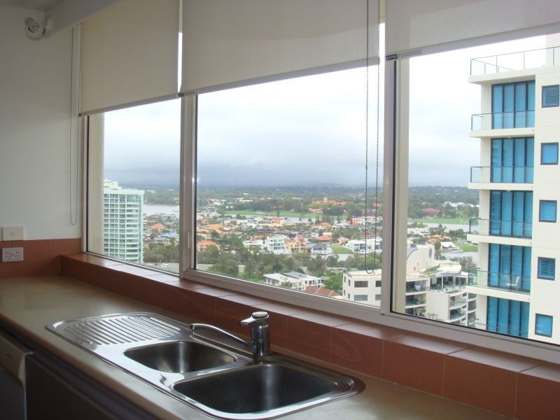 1 Peak Avenue, Main Beach QLD 4217