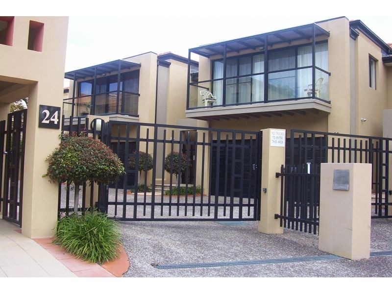 24 Slayter Avenue, Bundall QLD 4217