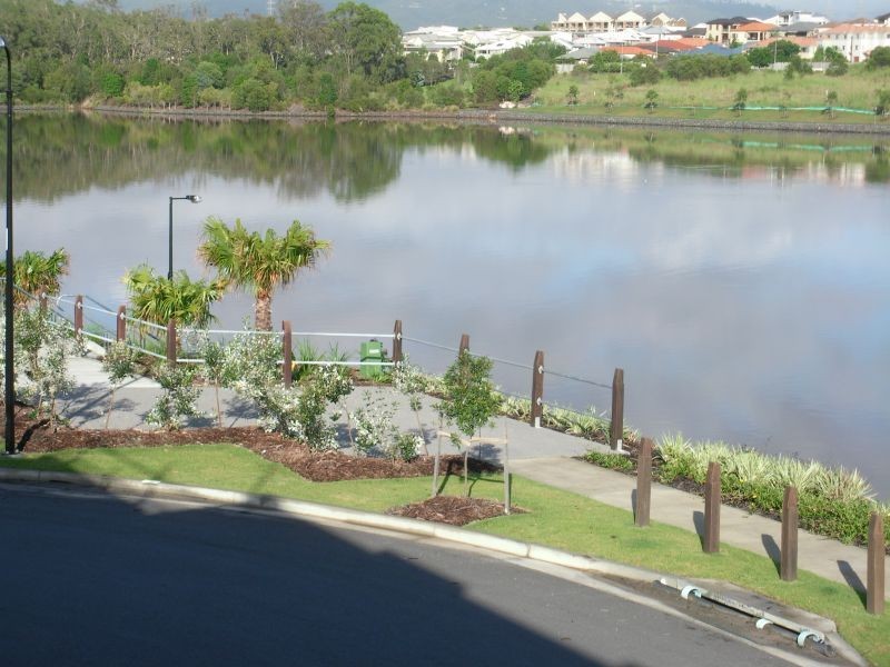 302 Christine Avenue, Varsity Lakes QLD 4227