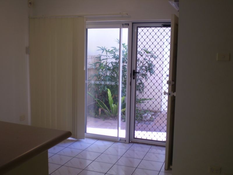 2, 203 Mayers Street, Cairns QLD 4870