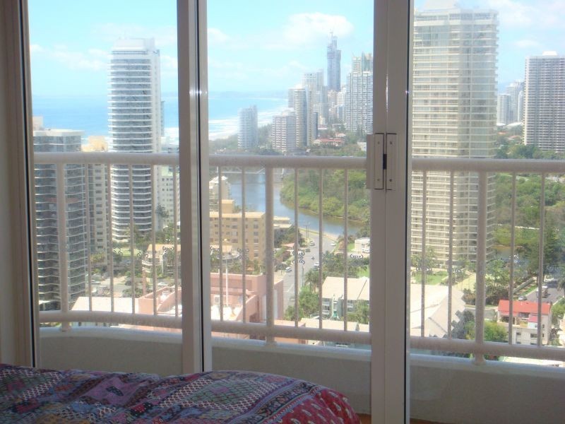 1 Peak Avenue, Main Beach QLD 4217