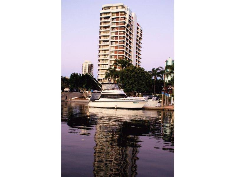 18 Commodore Drive, Paradise Waters QLD 4217