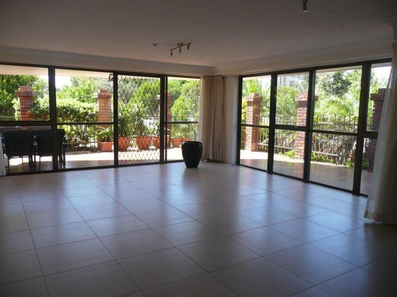18 Commodore Drive, Paradise Waters QLD 4217