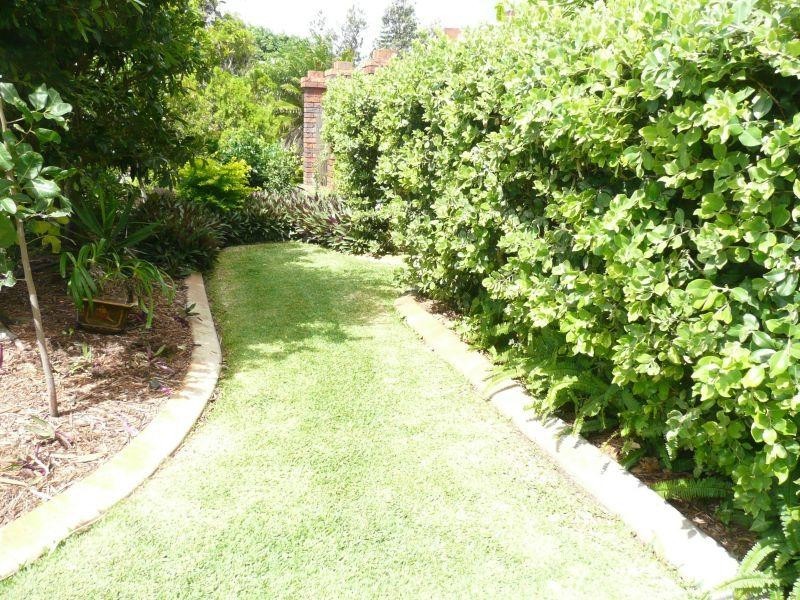 18 Commodore Drive, Paradise Waters QLD 4217