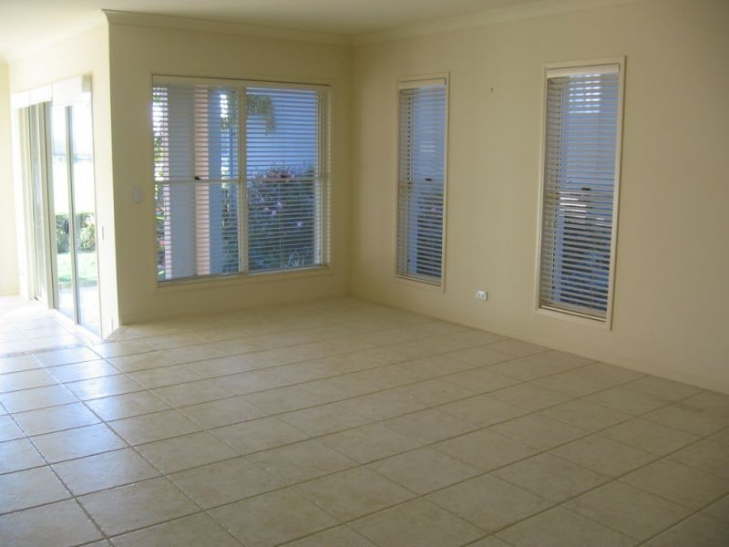 1 The Vistas Drive, Carrara QLD 4211
