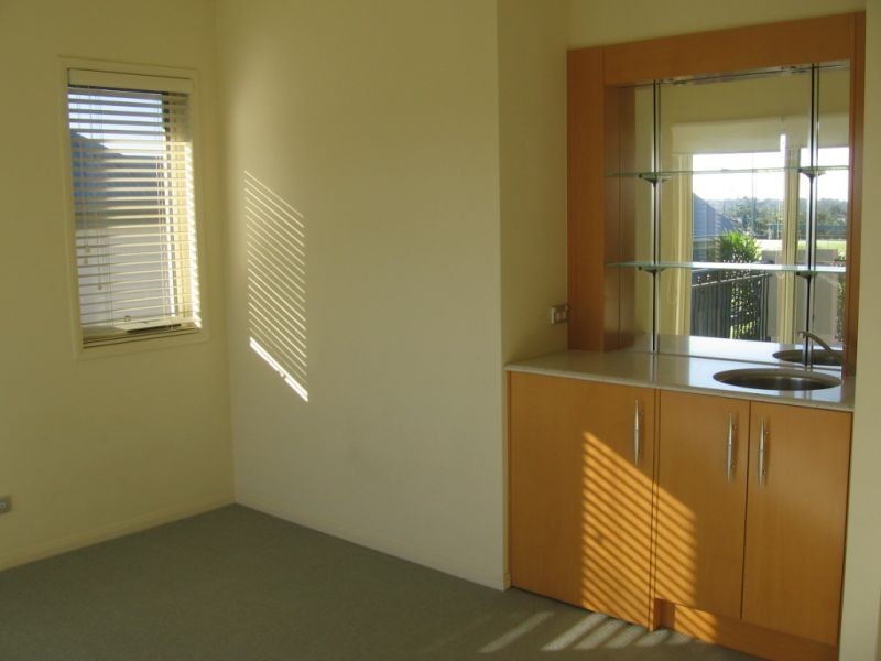 1 The Vistas Drive, Carrara QLD 4211