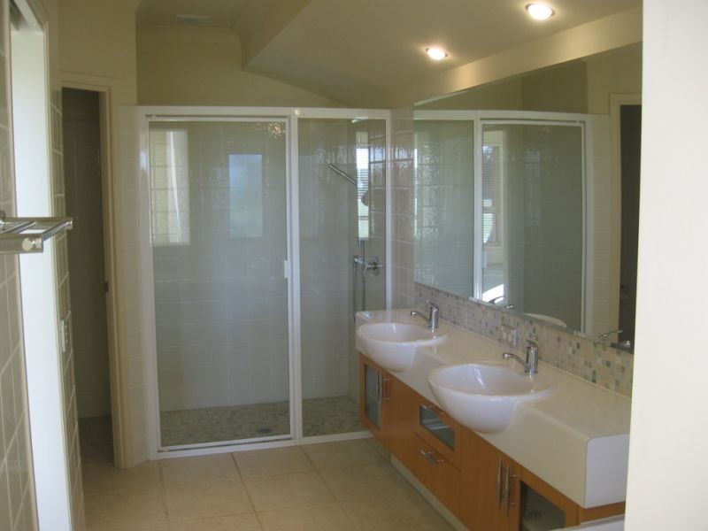 1 The Vistas Drive, Carrara QLD 4211