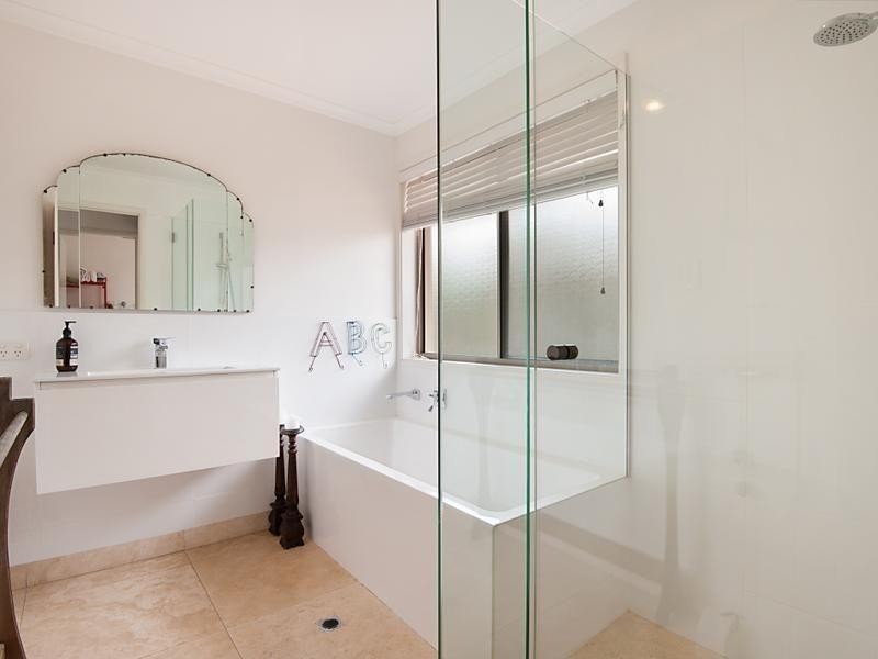 4 Keel Court, Noosaville QLD 4566