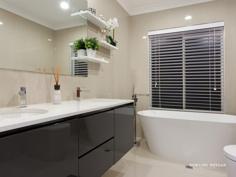 15 Nairana Rest, Noosa Heads QLD 4567