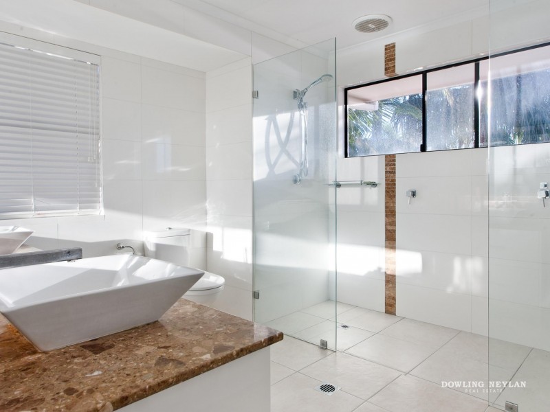 22 TOPSAILS Place, Noosa Waters QLD 4566