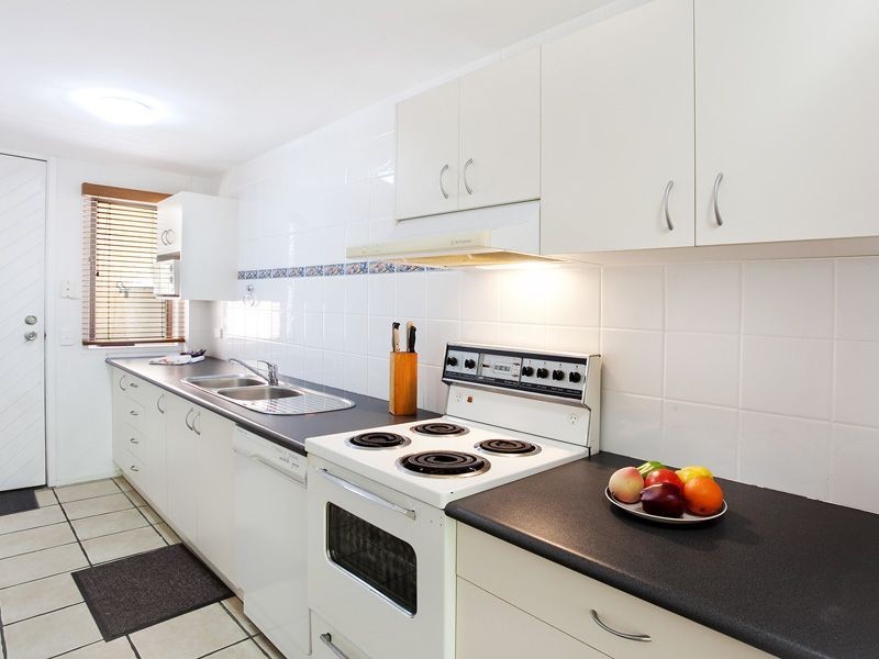 Unit, 1 Descola, Noosa Heads QLD 4567