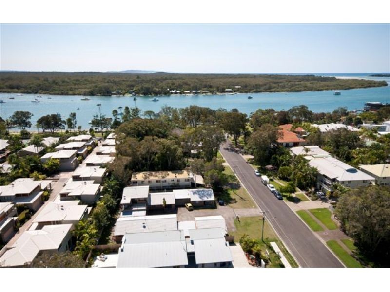 11 Robert Street, Noosaville QLD 4566