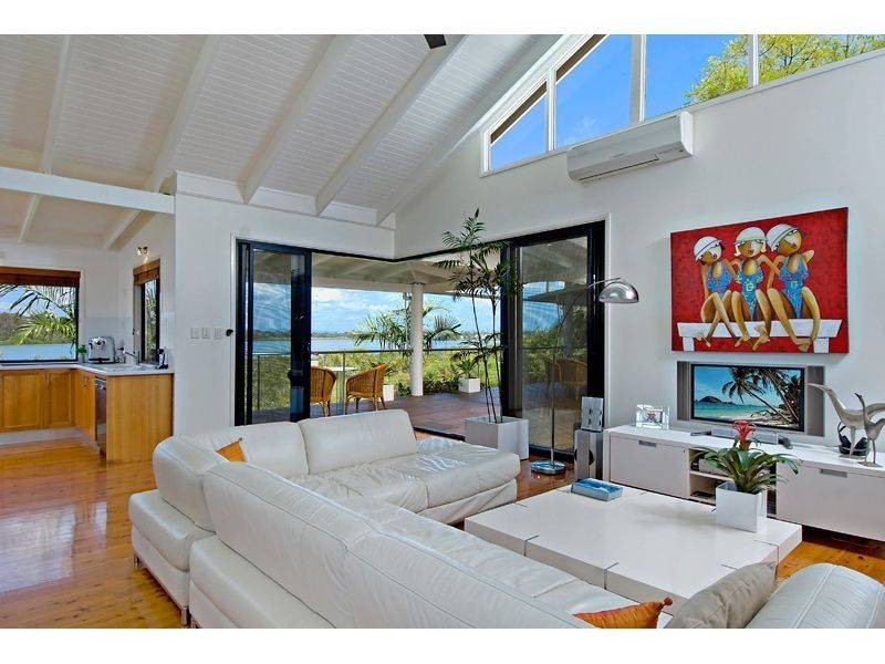 2 Val Crescent, Noosaville QLD 4566