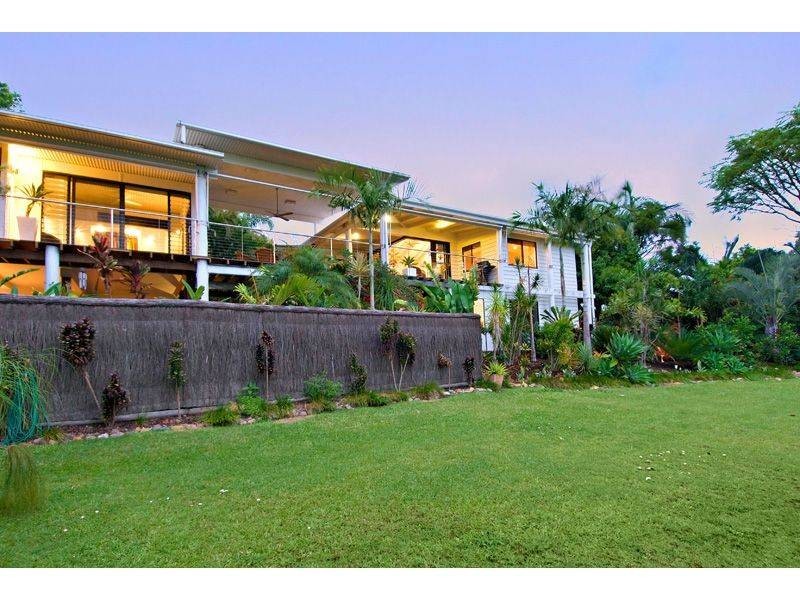 2 Val Crescent, Noosaville QLD 4566