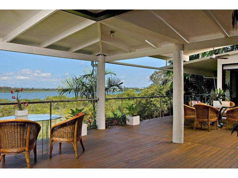 2 Val Crescent, Noosaville QLD 4566