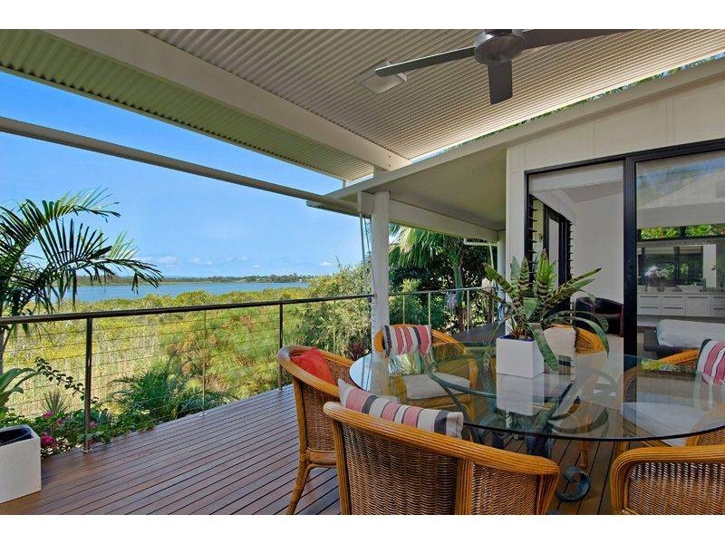 2 Val Crescent, Noosaville QLD 4566