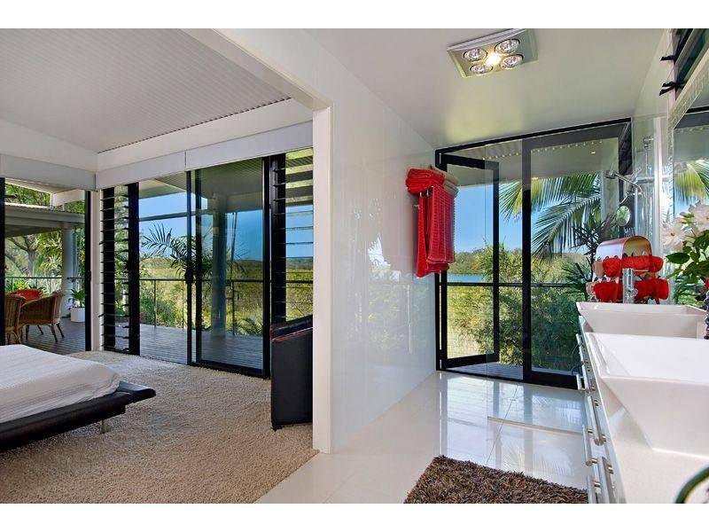 2 Val Crescent, Noosaville QLD 4566