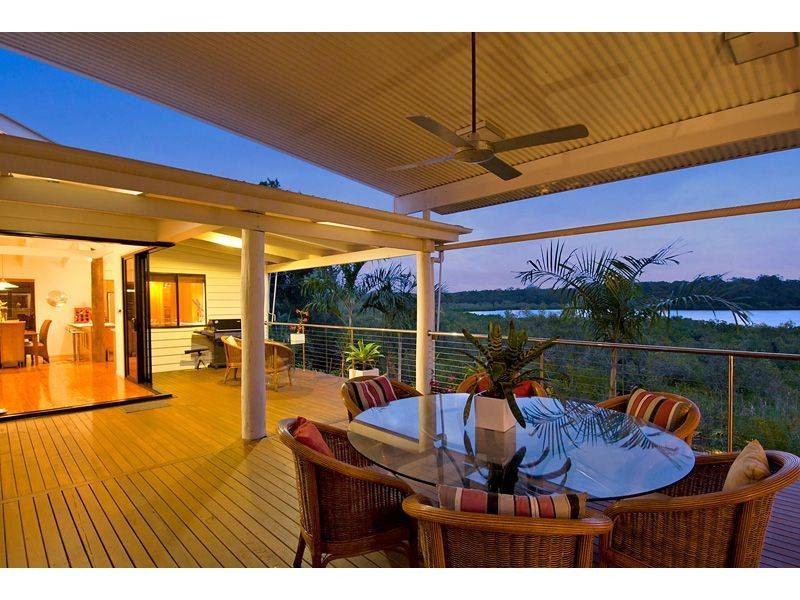 2 Val Crescent, Noosaville QLD 4566