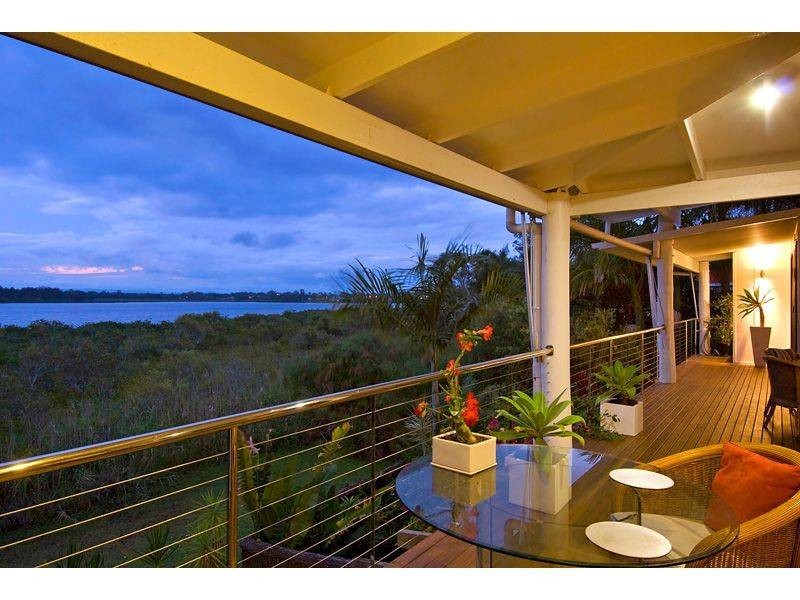 2 Val Crescent, Noosaville QLD 4566