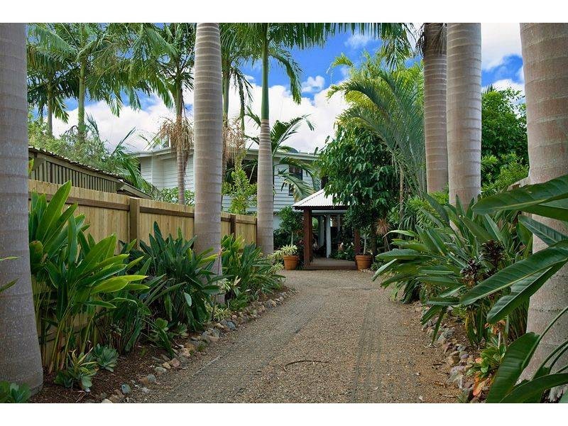 2 Val Crescent, Noosaville QLD 4566