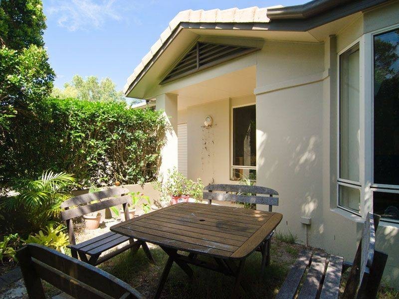 2/2 Sarena Court, Sunshine Beach QLD 4567