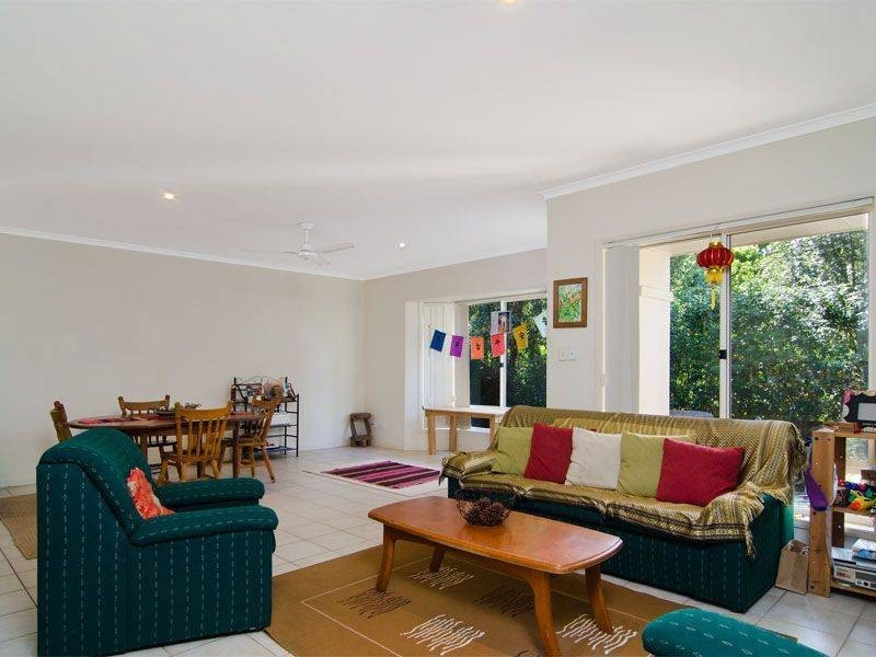 2/2 Sarena Court, Sunshine Beach QLD 4567