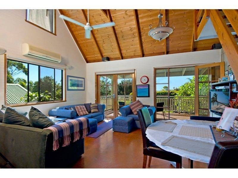 5 Victory Crescent, Sunrise Beach QLD 4567