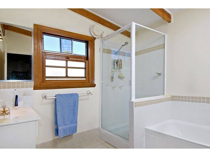 5 Victory Crescent, Sunrise Beach QLD 4567