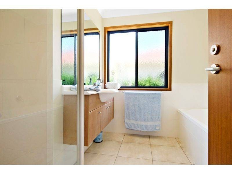 18 Starboard Avenue, Noosaville QLD 4566