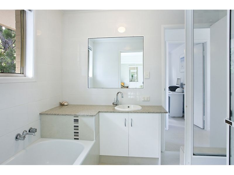 13 Paul Street, Noosa Heads QLD 4567