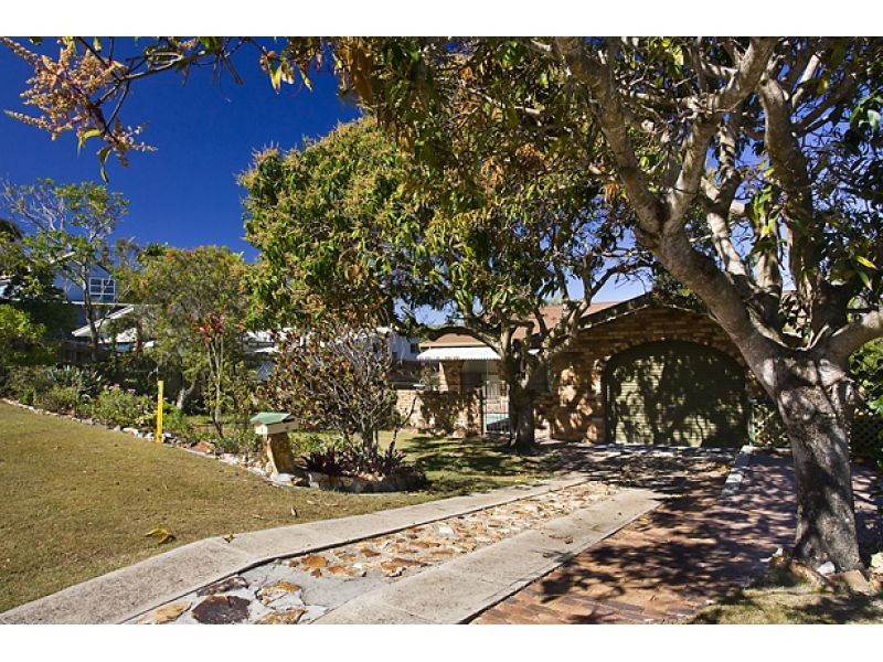 8 Wyona Drive, Noosa Heads QLD 4567