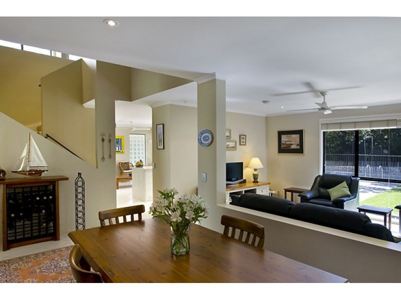 16 Riverbreeze Avenue, Noosa Waters QLD 4566