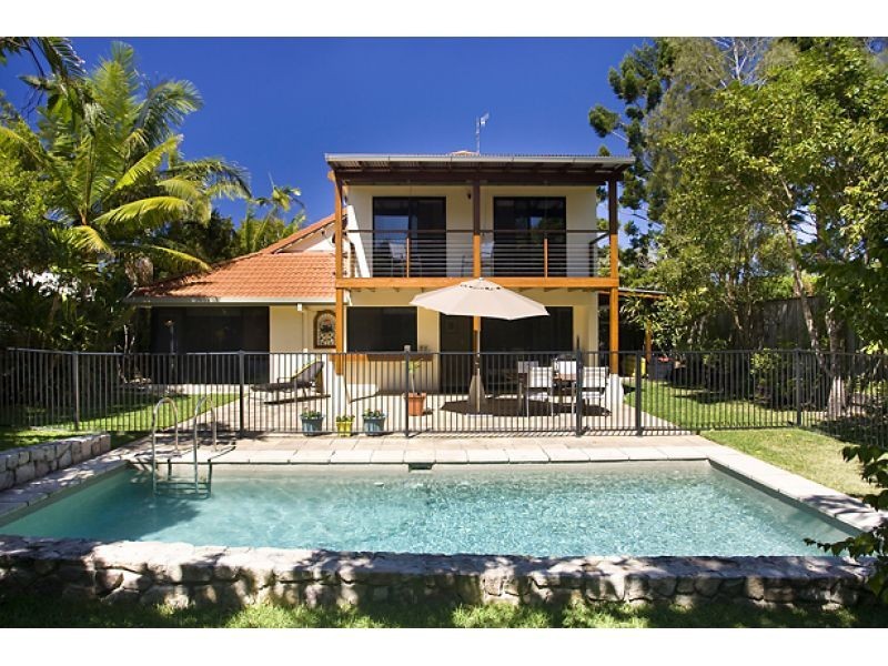 16 Riverbreeze Avenue, Noosa Waters QLD 4566