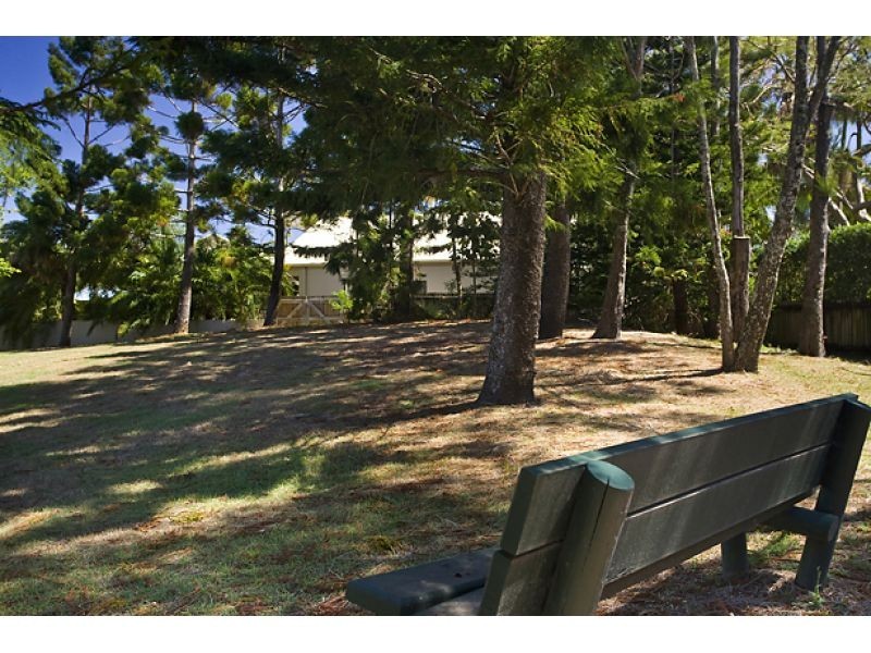 16 Riverbreeze Avenue, Noosa Waters QLD 4566