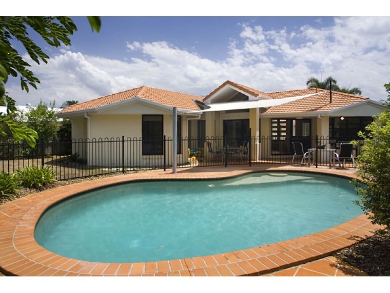 4 Waterside Court, Noosa Waters QLD 4566