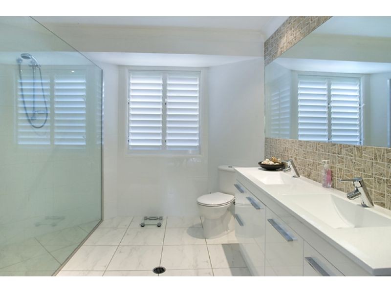 4 Waterside Court, Noosa Waters QLD 4566
