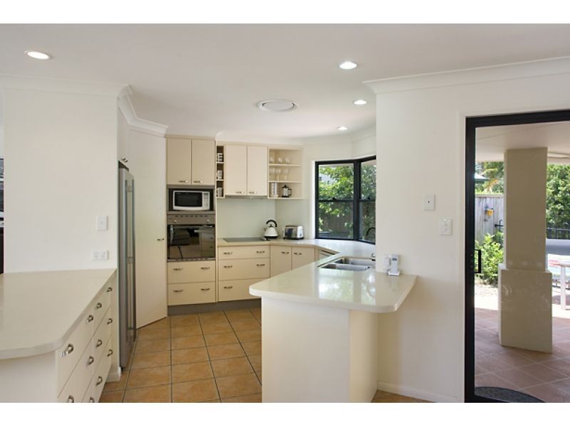 4 Waterside Court, Noosa Waters QLD 4566