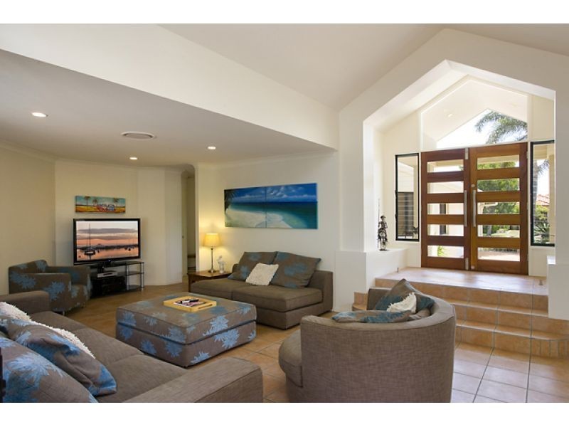 4 Waterside Court, Noosa Waters QLD 4566