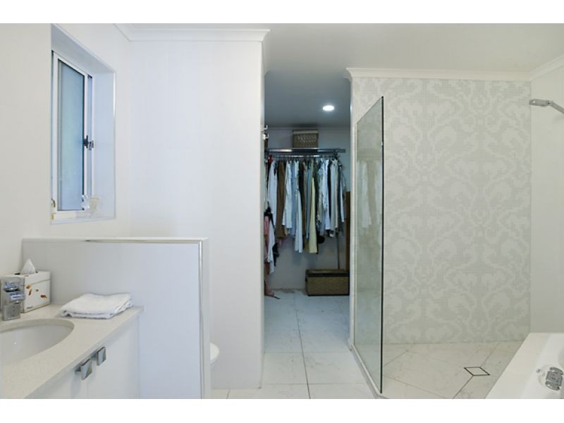 34 Sleepy Hollow Drive, Noosa Heads QLD 4567