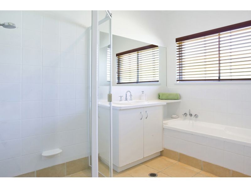 4 Sailfish Court, Noosa Waters QLD 4566