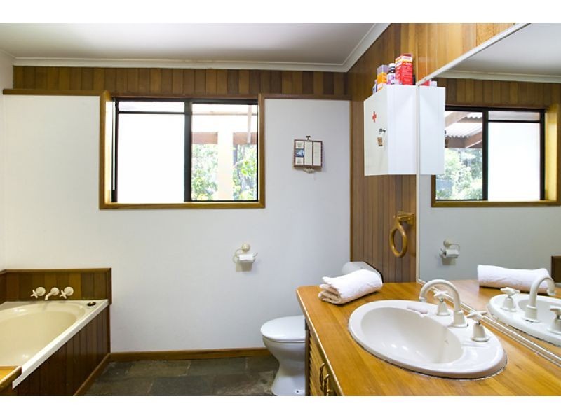 105 Sunrise Road, Tinbeerwah QLD 4563