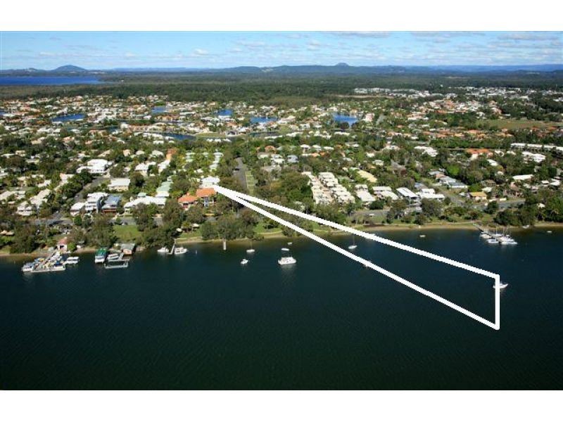 8, 10 Robert Street, Noosaville QLD 4566