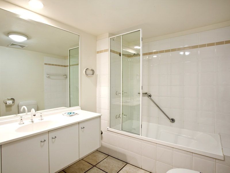 8, 10 Robert Street, Noosaville QLD 4566