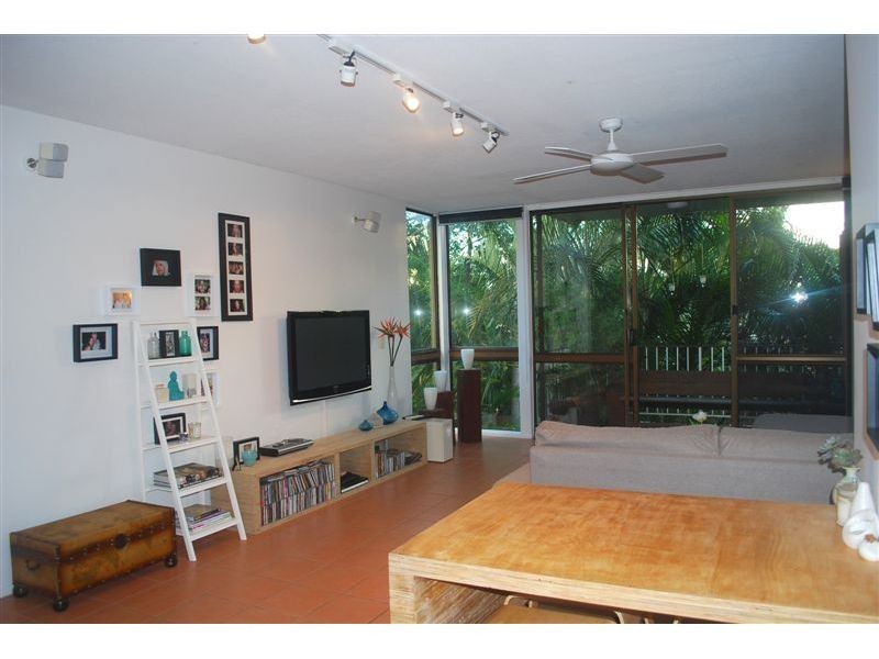 2, 9 Katharina Street, Noosa Heads QLD 4567