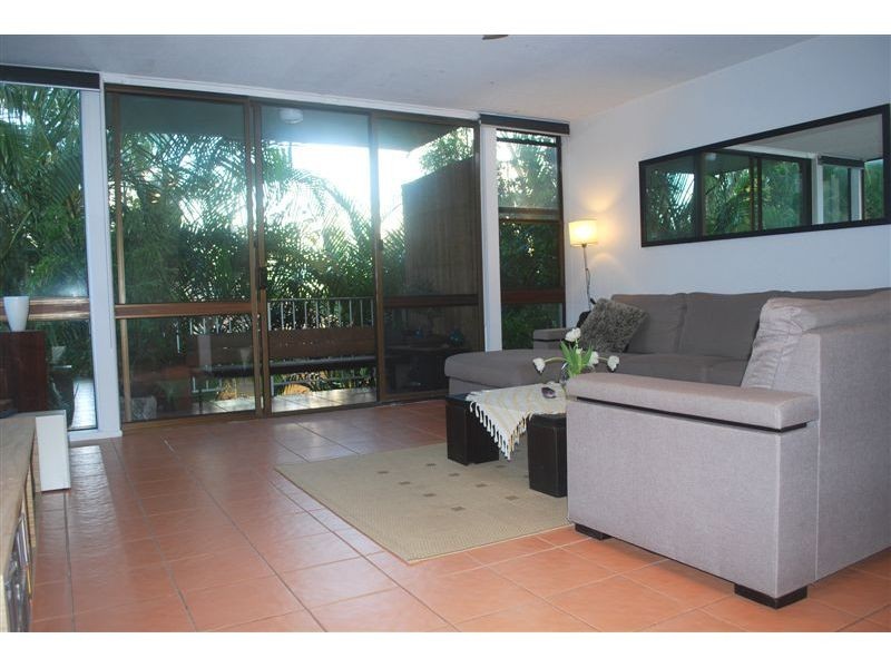 2, 9 Katharina Street, Noosa Heads QLD 4567