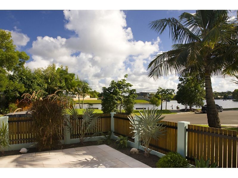 1, 22 Sunseeker Close, Noosa Waters QLD 4566