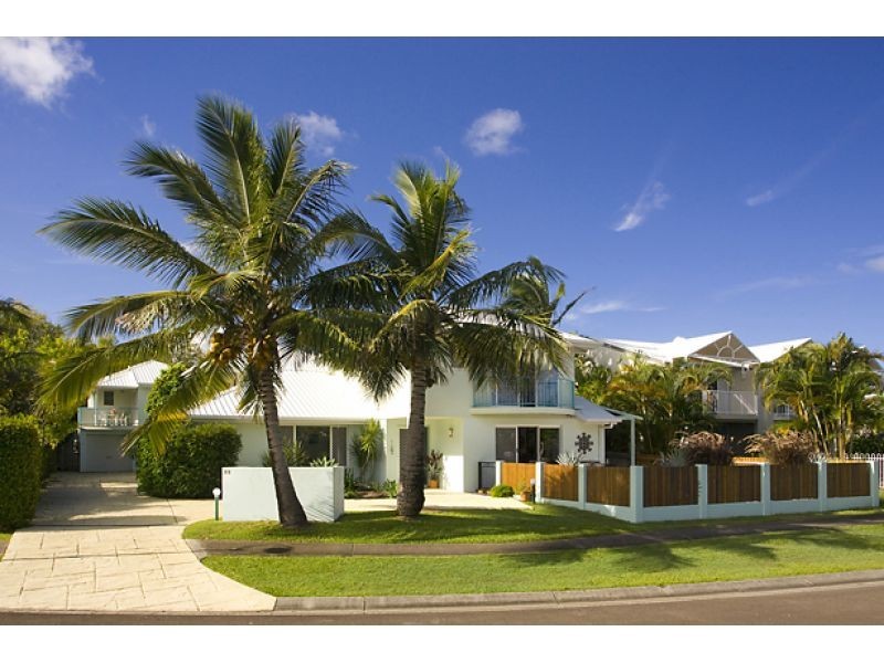 1, 22 Sunseeker Close, Noosa Waters QLD 4566